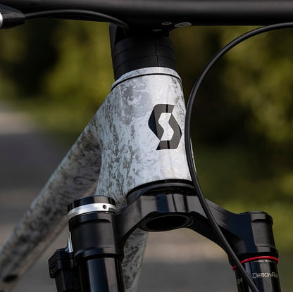 Scott Spark RC MY27: XC race bike na Authentic Bike Shop