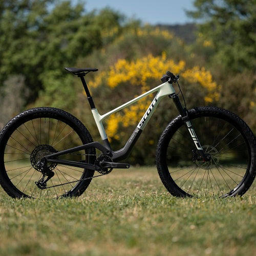 Scott Spark RC MY27: XC race bike na Authentic Bike Shop