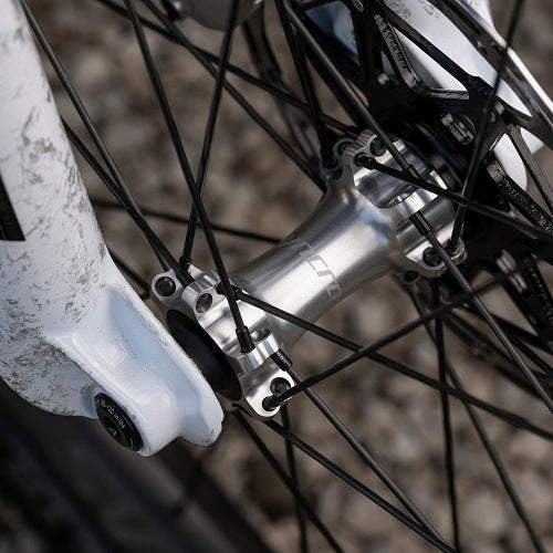 Scott Spark RC MY27: XC race bike na Authentic Bike Shop