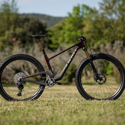 Scott Spark RC MY27: XC race bike na Authentic Bike Shop