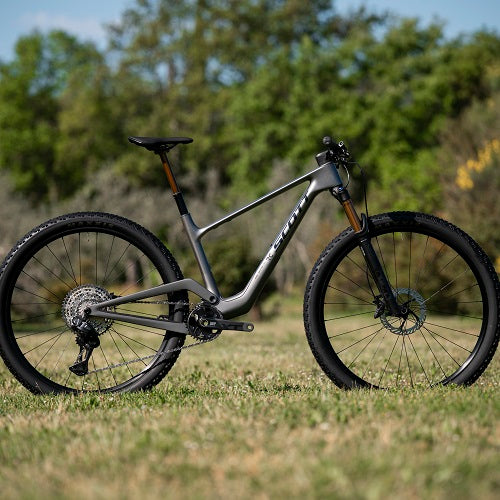 Scott Spark RC MY27: XC race bike na Authentic Bike Shop